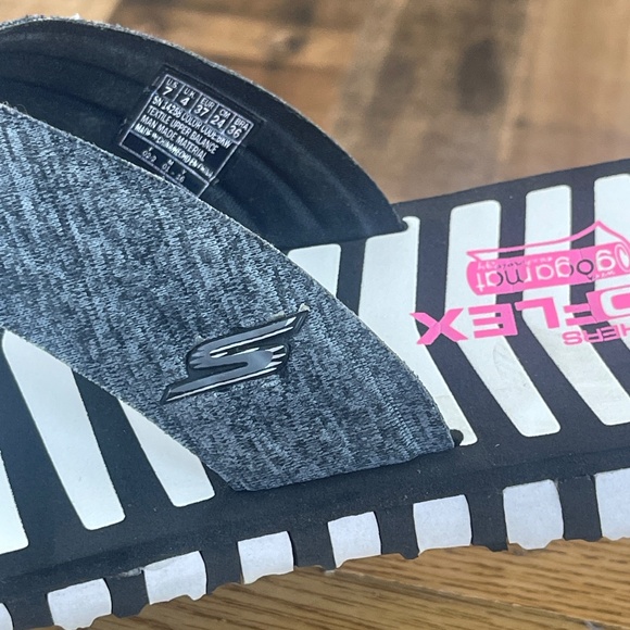 Skechers GoFlex Flexible Flip Flops with Gogamat Technology - Picture 8 of 16